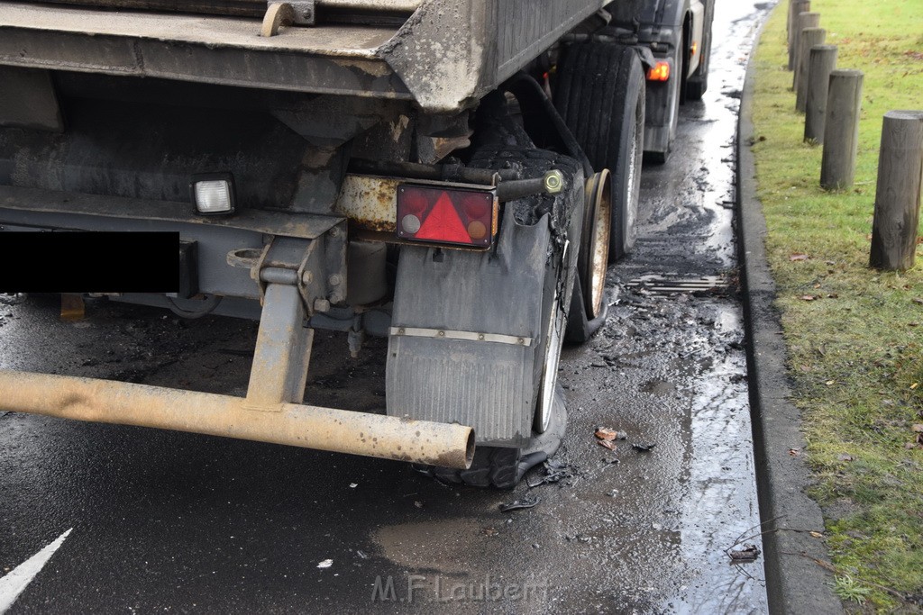 Auto 1 Reifenbrand LKW Koeln Porz Gremberghoven Ratherstr P20.JPG - Miklos Laubert